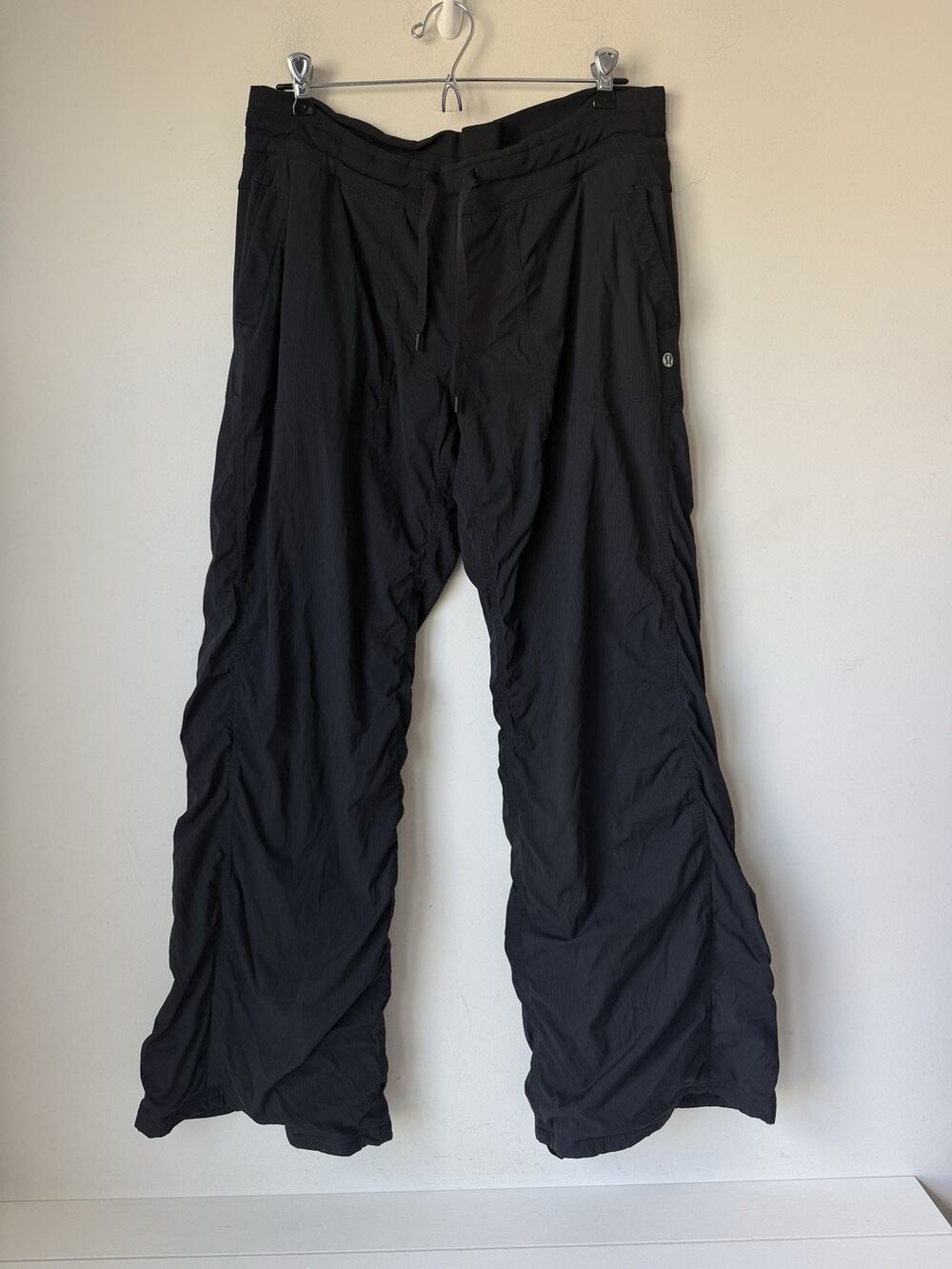 Lululemon Women’s Size 12 Black Dance Studio Pants Mid Rise 30” Inseam Lined